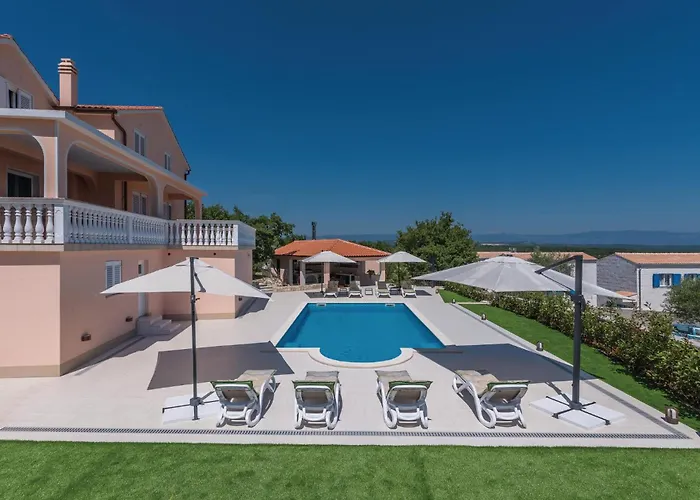 3 Bedroom Stunning In Krk 度假居 *
