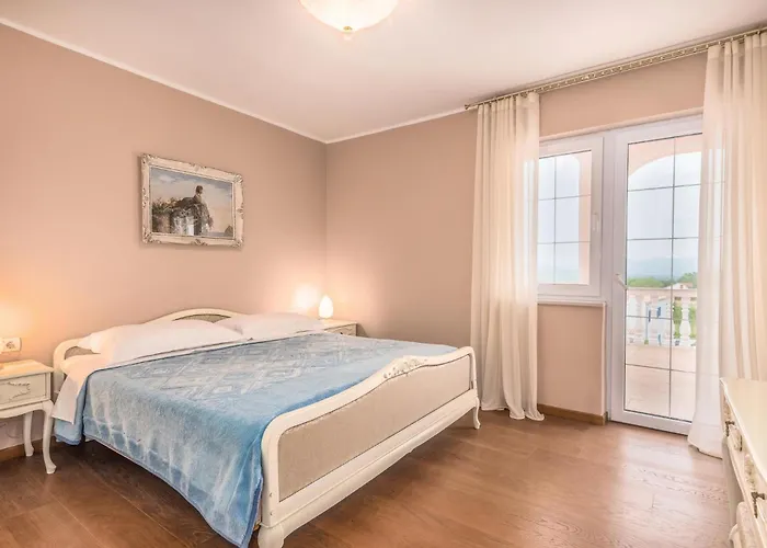 3 Bedroom Stunning In Krk 度假居