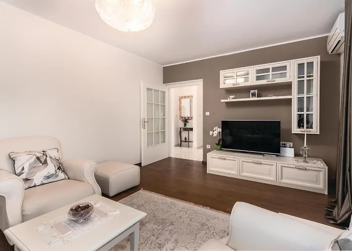3 Bedroom Stunning In Krk 度假居 *
