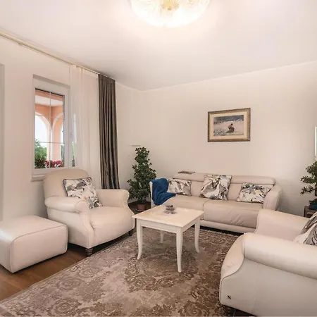Ferienhaus Amazing In Krk With Outdoor Swimming Pool
