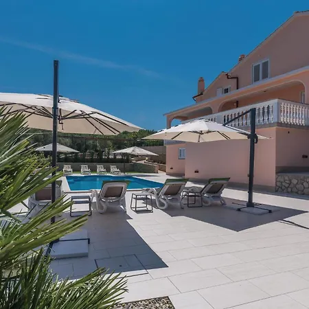 Amazing In Krk With Outdoor Swimming Pool Case de vacanță