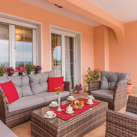 Case de vacanță Luxurious In Krk Vrh (Krk)