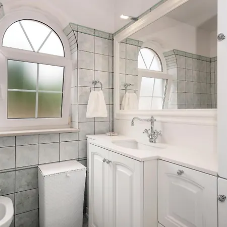 3 Bedroom Stunning In Krk بيت للعطل *