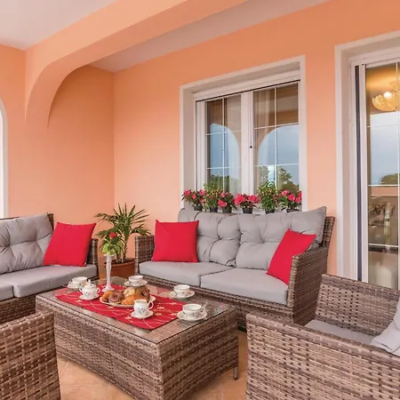 Amazing In Krk With Outdoor Swimming Pool Ferienhaus