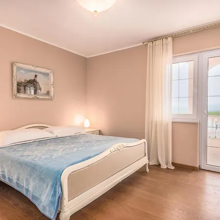 Amazing In Krk With Outdoor Swimming Pool Ferienhaus