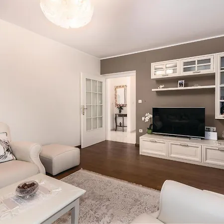 3 Bedroom Stunning In Krk بيت للعطل *