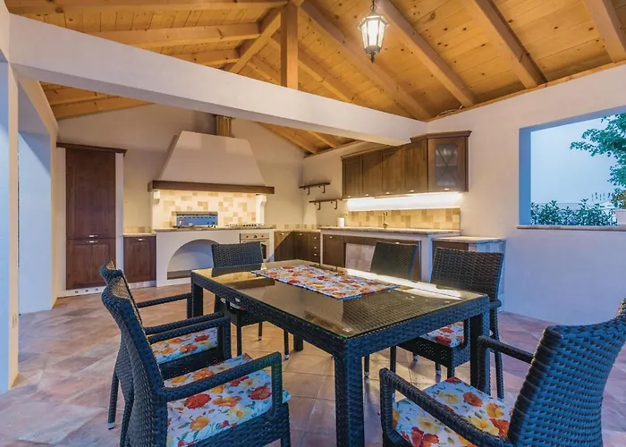 Casa de Férias 3 Bedroom Stunning In Krk