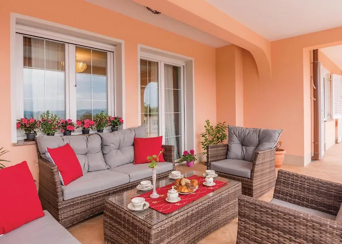Casa de Férias 3 Bedroom Stunning In Krk Krk Town