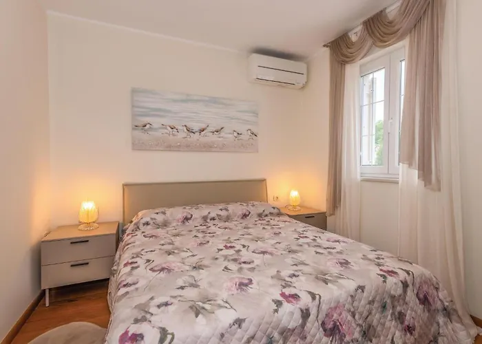 3 Bedroom Stunning In Krk Casa de Férias Krk Town