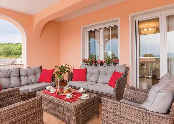3 Bedroom Stunning In Krk Casa de Férias